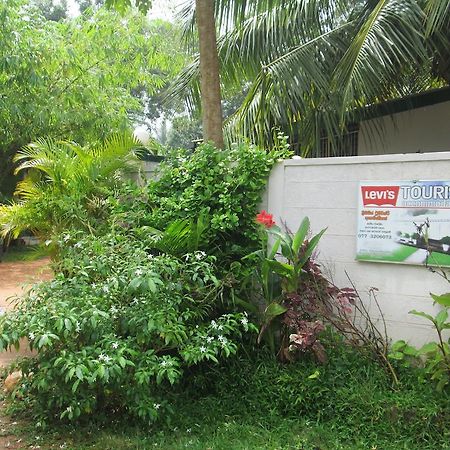 Levi'S Tourist - Anuradhapura Exterior foto